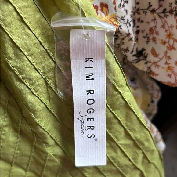 NWT … KIM ROGERS SIGNATURE “Size: M” Lime Top - Picture 4 of 5
